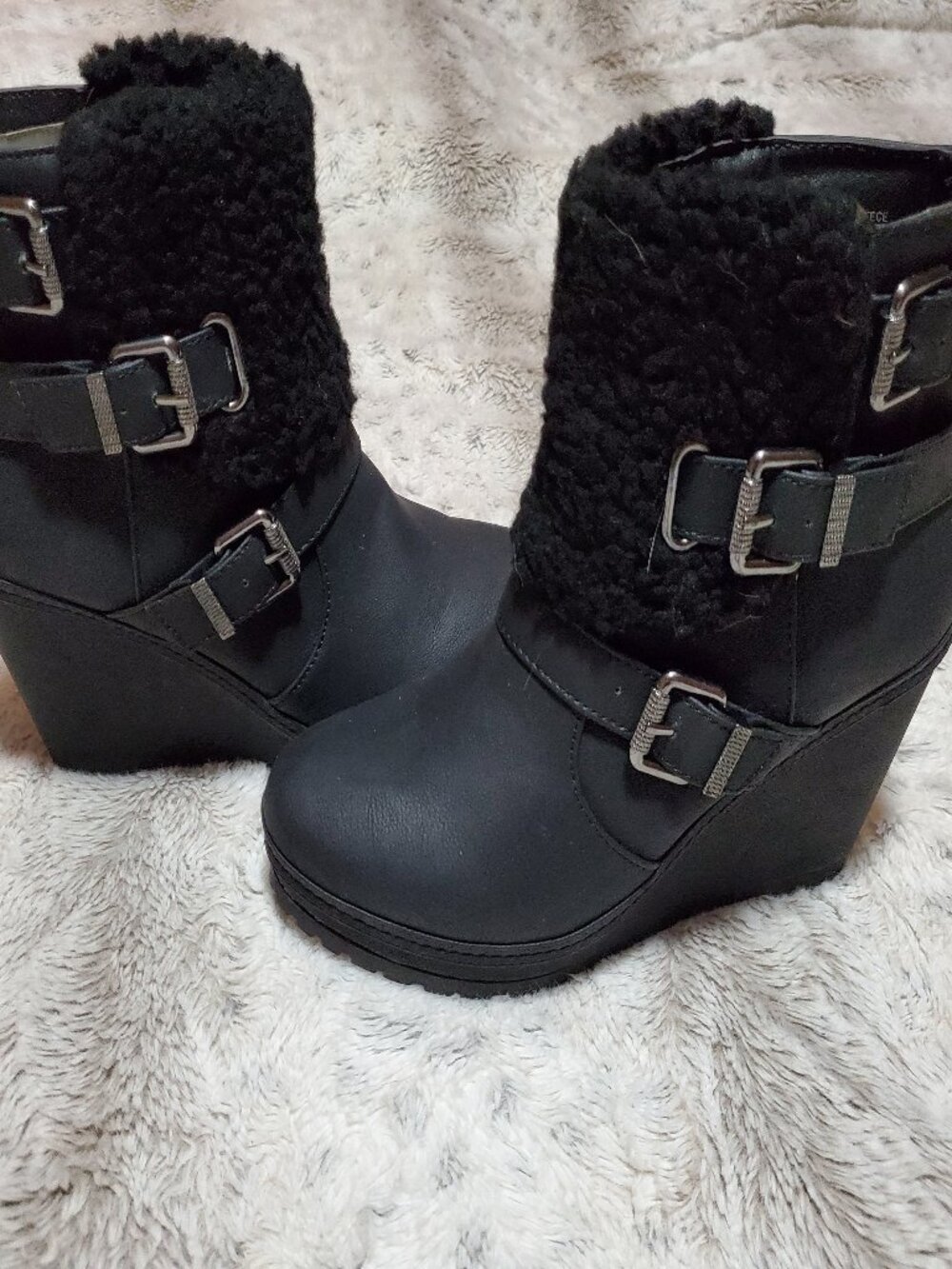 UNIONBAY Black Faux Fur Wedge Booties Buckle Straps Faux Shearling Size 7.5 New